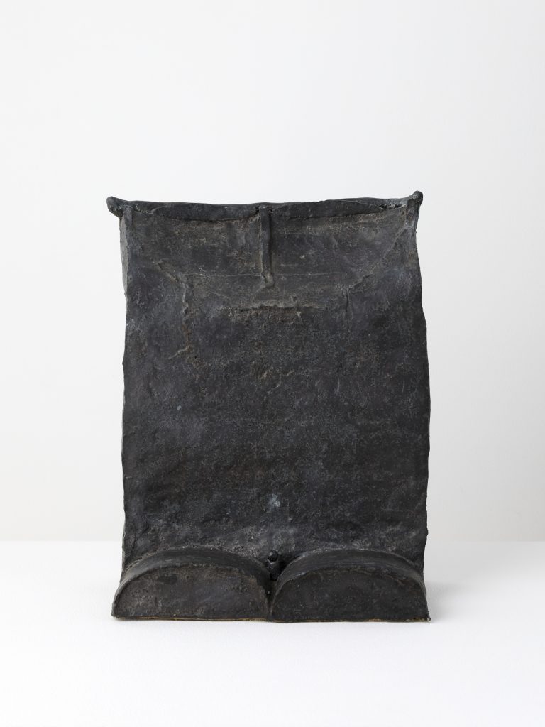 <i>human</i>, 2008 </br>
ceramic, glaze</br>
33 x 26,5 x 16,5 cm / 13 x 10.4 x 6.5 in