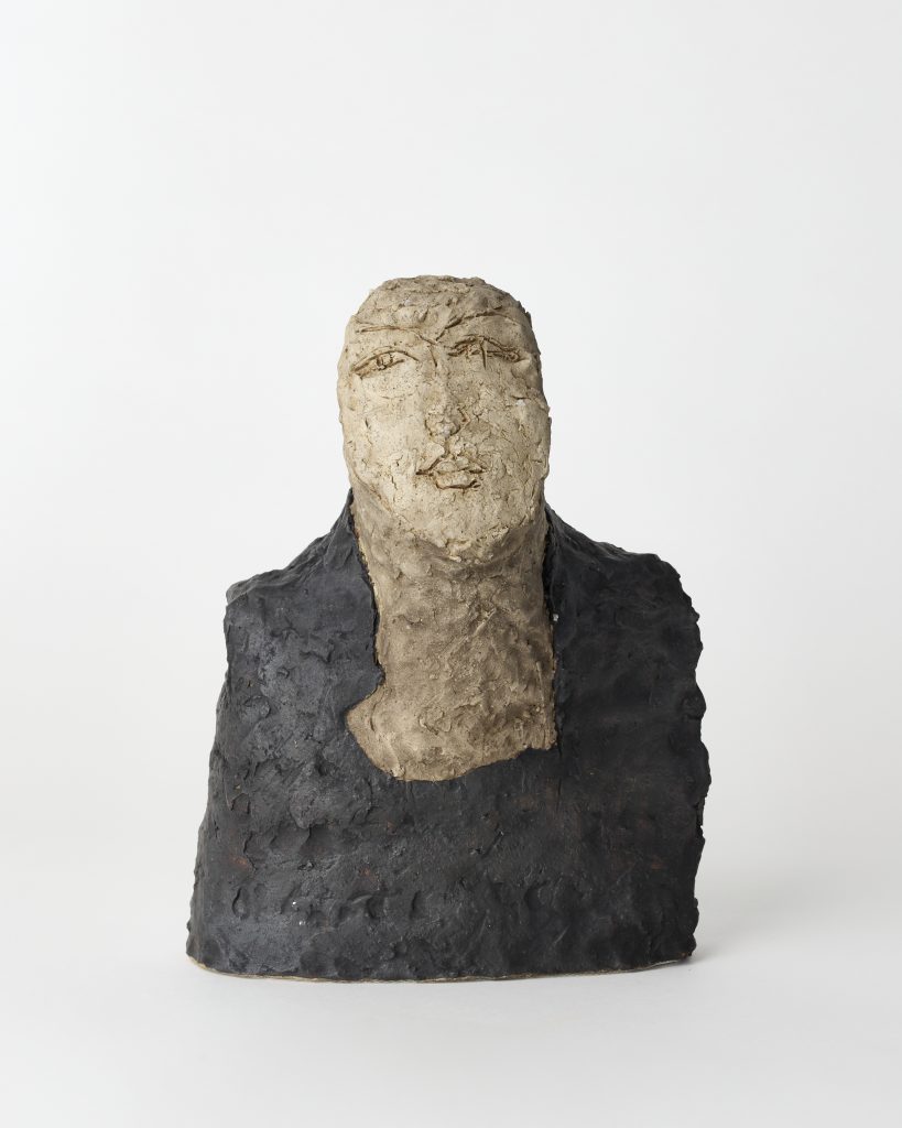 <i>face</i>, 2024 </br>
ceramic</br>30,5 x 23,5 x 20 cm / 12 x 9.2 x 7.8 in