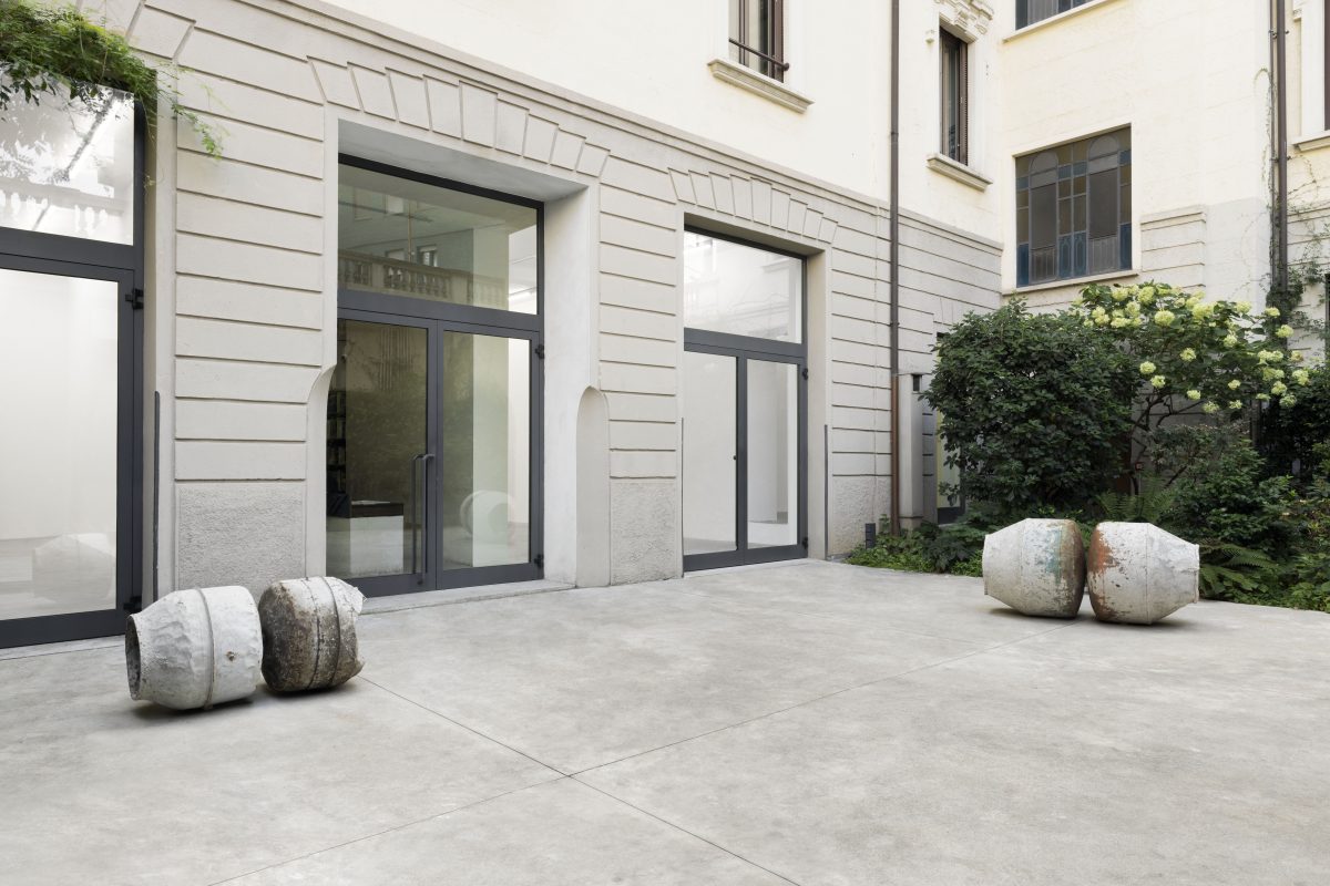 <i>silurian slurs</I>, 2021</br>
installation view, kaufmann repetto milan, 2023
