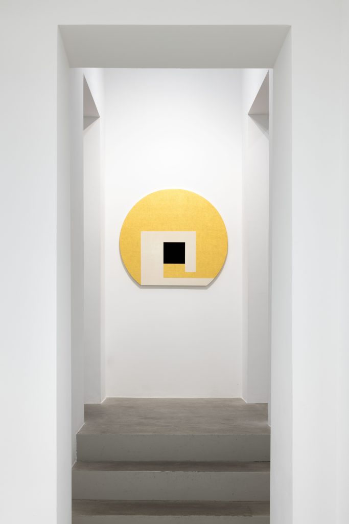 <i>ambienti luminosi, </i> 2025 </br>
installation view, kaufmann repetto, milan</br>