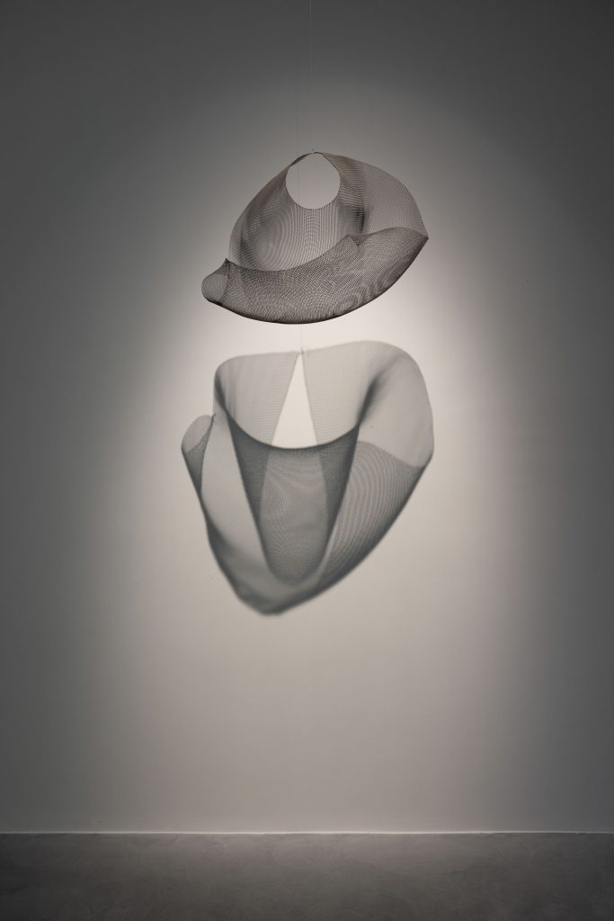 <i>Concavo Convesso</i>, 1947-1984 </br>
wire mesh </br>
75 x 95 x 45 cm / 29.5 x 37.4 x 17.7 in </br> edition of 6 + 3 AP