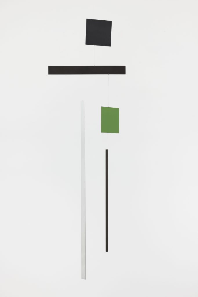 <i>Macchina inutile</i>, 1944-1980 </br>
varnished and anodised aluminium </br>
150 x 45 cm / 59 x 17.7 in </br> edition of 19
