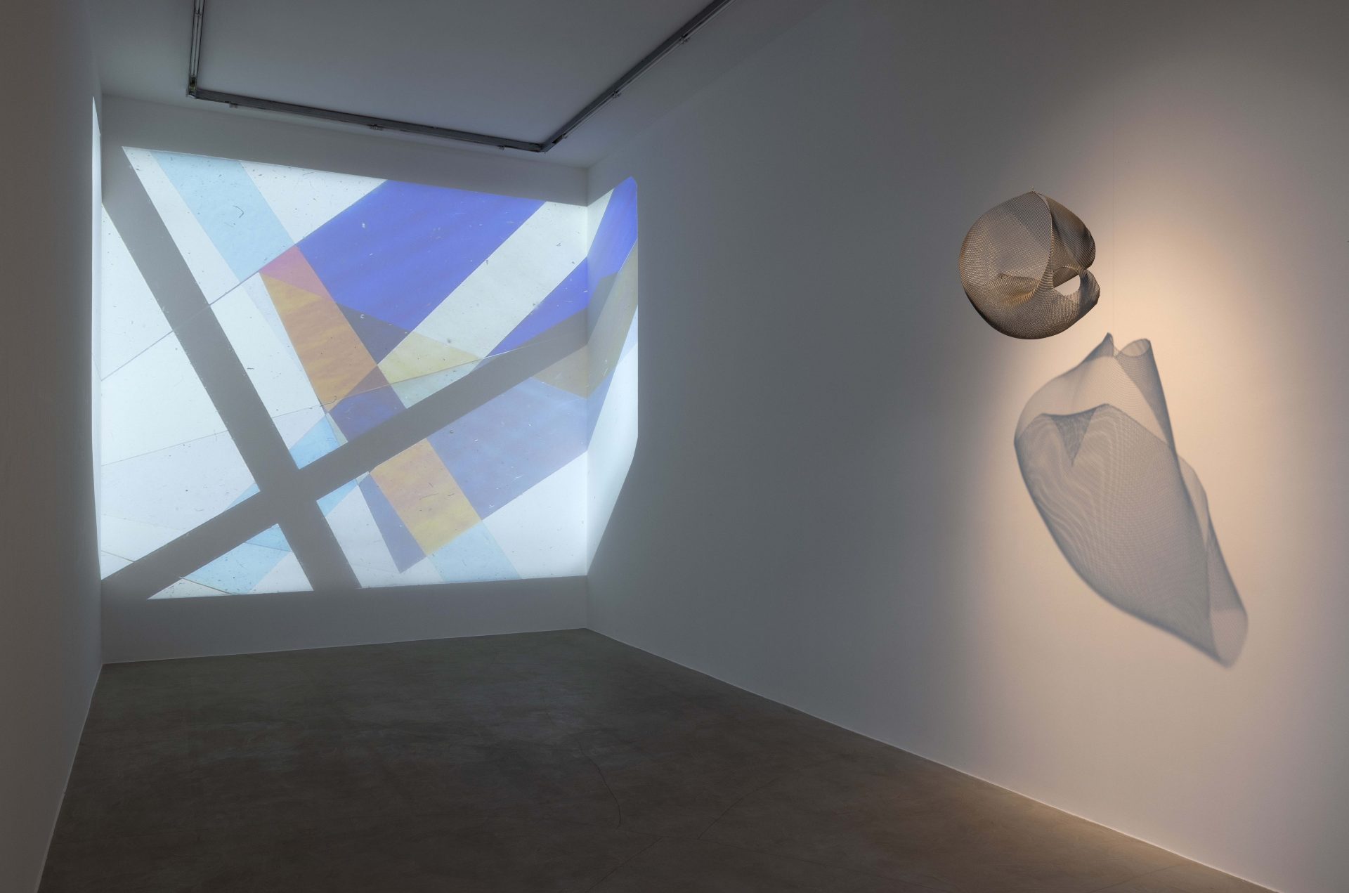 <i>ambienti luminosi, </i> 2025 </br>
installation view, kaufmann repetto, milan</br>