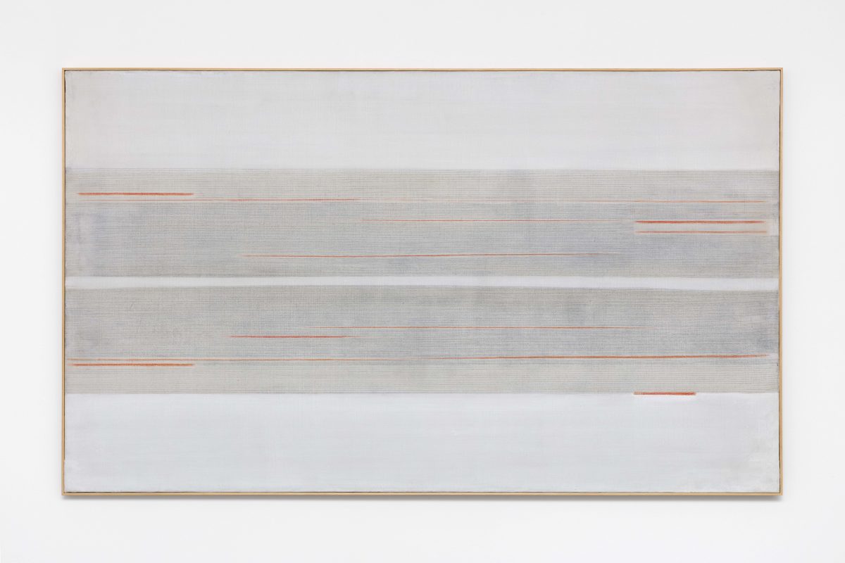 <i>I segni orizzontali</i>, 1966 </br>
tempera and pencil on canvas </br>
96 x 163,5 x 2 cm / 37.8 x 64.3 x 0.7 in>