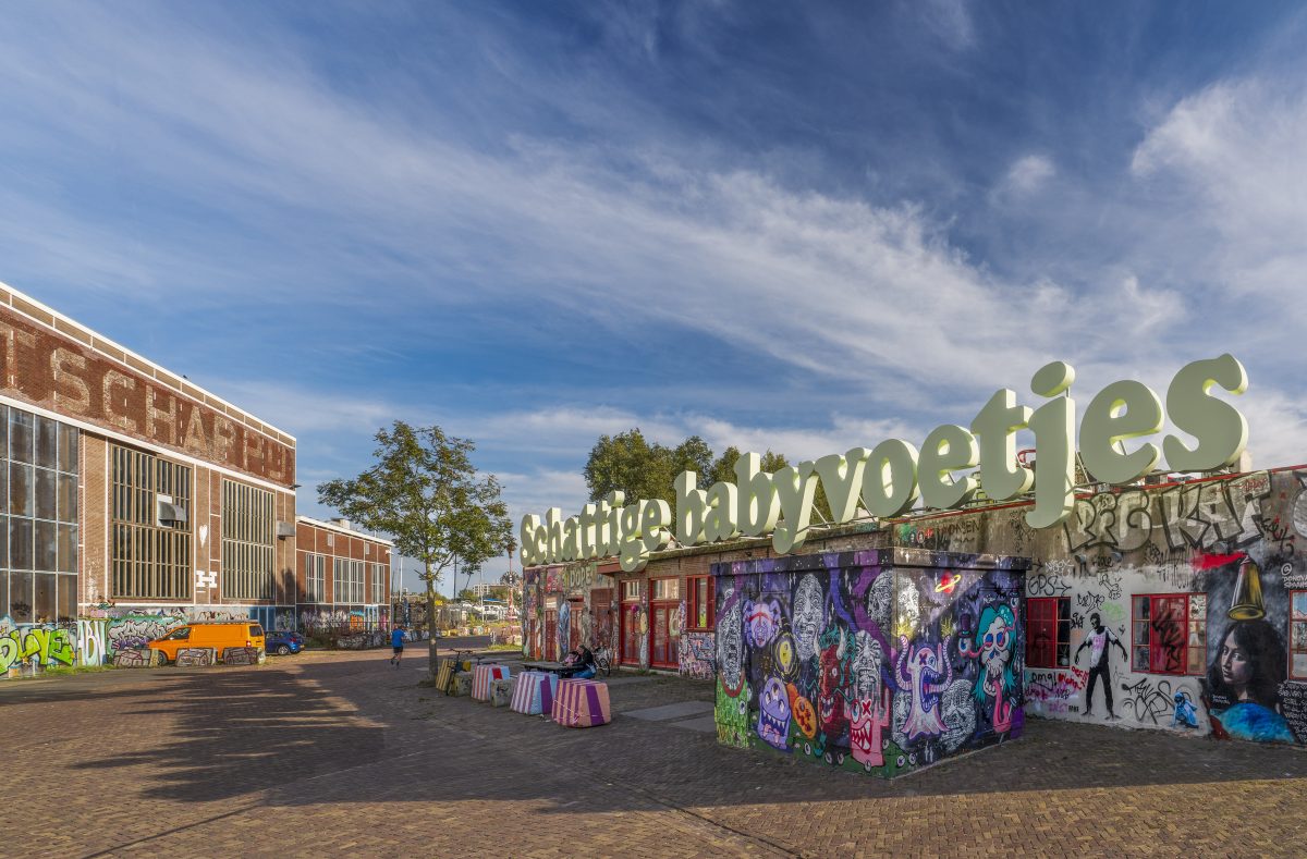 <i>Schattige babyvoetjes (Cute Baby Feet)</I>, 2025</br>
installation view, NDSM-werf, Amsterdam