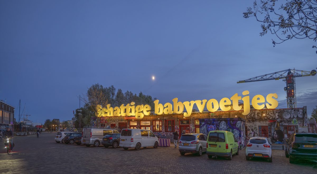 <i>Schattige babyvoetjes (Cute Baby Feet)</I>, 2025</br>
installation view, NDSM-werf, Amsterdam
