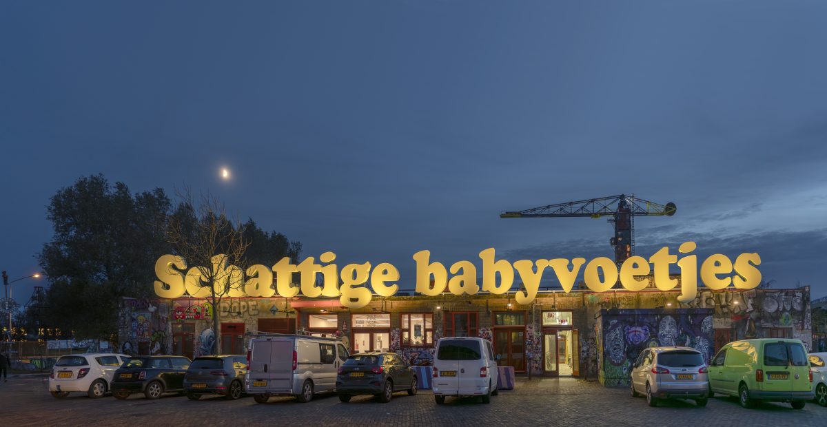 <i>Schattige babyvoetjes (Cute Baby Feet)</I>, 2025</br>
installation view, NDSM-werf, Amsterdam