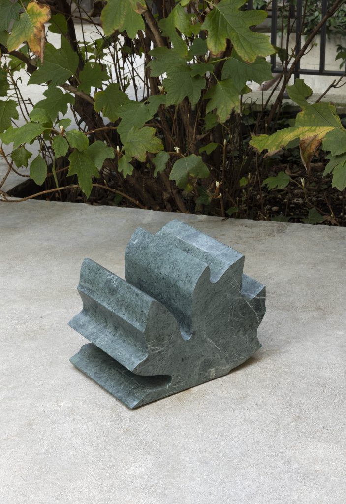 <i>Alla luce del sole [In the sunlight]</I>, 2021</br>green Guatemala marble</br>
26 x 30 x 40 cm / 10.2 x 11.8 x 15.7 in