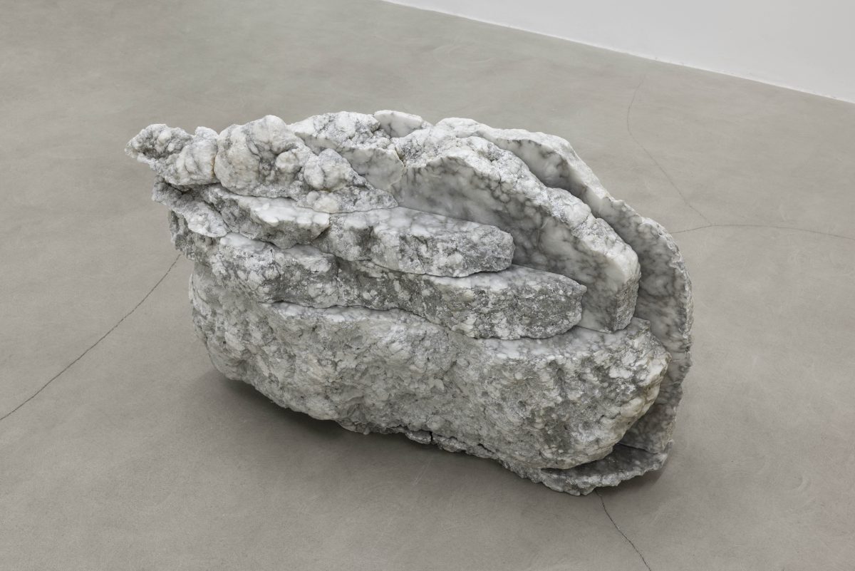 <i>Nuvola che mostra i propri sentimenti [Cloud showing its feelings]</I>, 2019-2023</br> silver white alabaster</br>
45 x 97 x 60 cm / 17.7 x 38.2 x 23.6 in