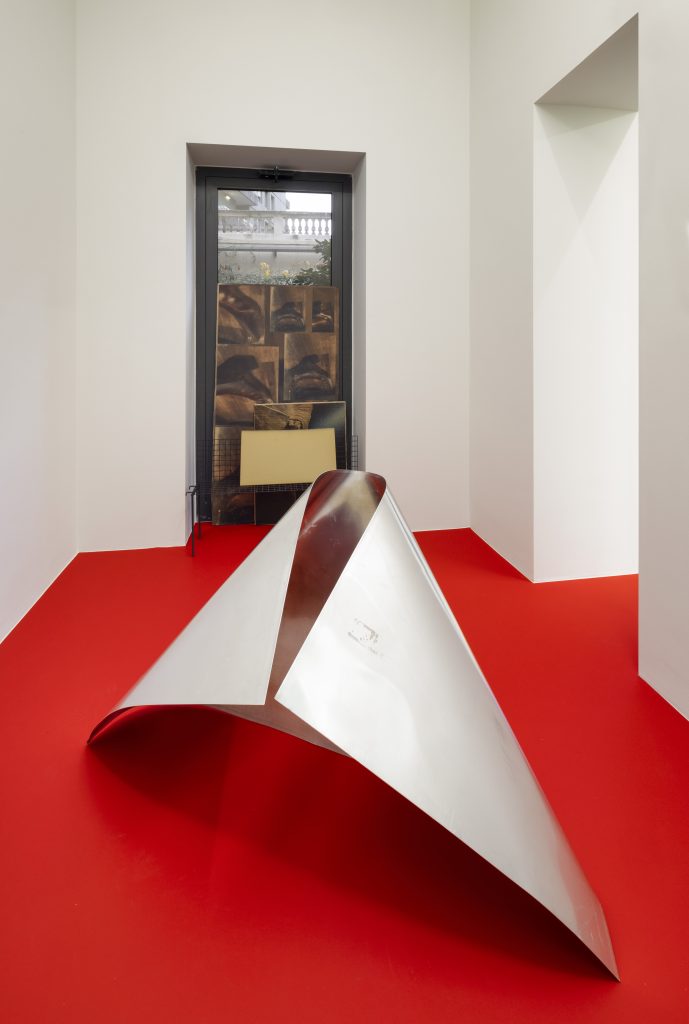 <i>Back Facing Front</i>, 2025
</br> installation view, kaufmann repetto Milan