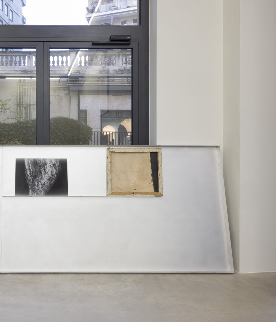 <i>Untitled</i>, 2023-2025</br>
aluminium, print on matte Hahnemühle paper, oil on canvas</br>
134,5 x 242,5 x 31,5 cm / 53 x 95.4 x 12.4 in