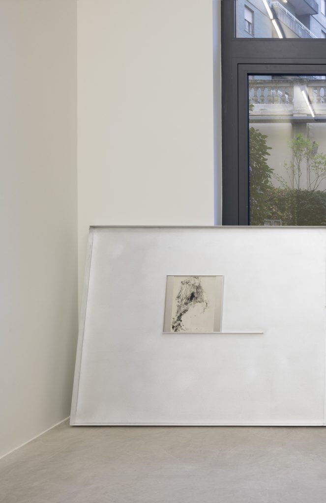 <i>Untitled</i>, 2023-2025</br>
aluminium</br>
134,5 x 167 x 31,5 cm / 53 x 65.7 x 12.4 in