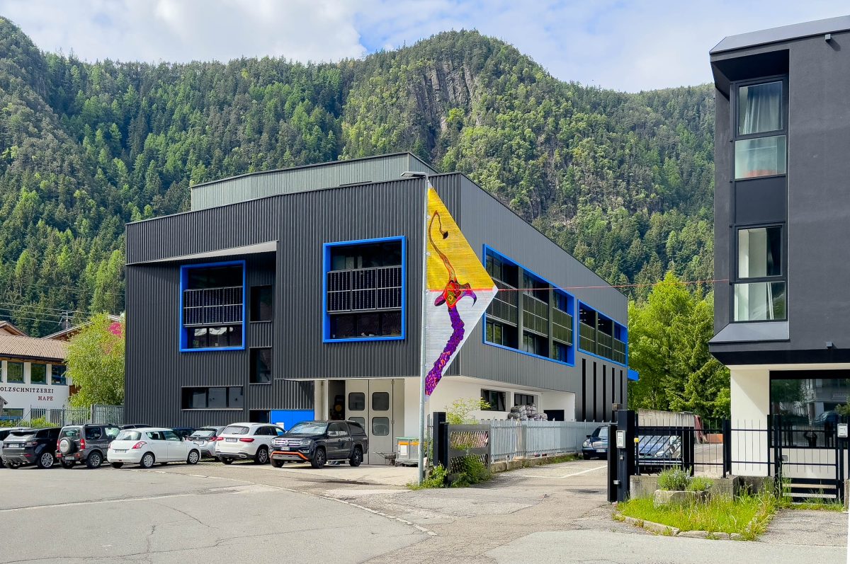 <i>Marmottoloidi,</i> 2024 </br>
installation view,  Biennale Gherdëina 9, Ortisei 