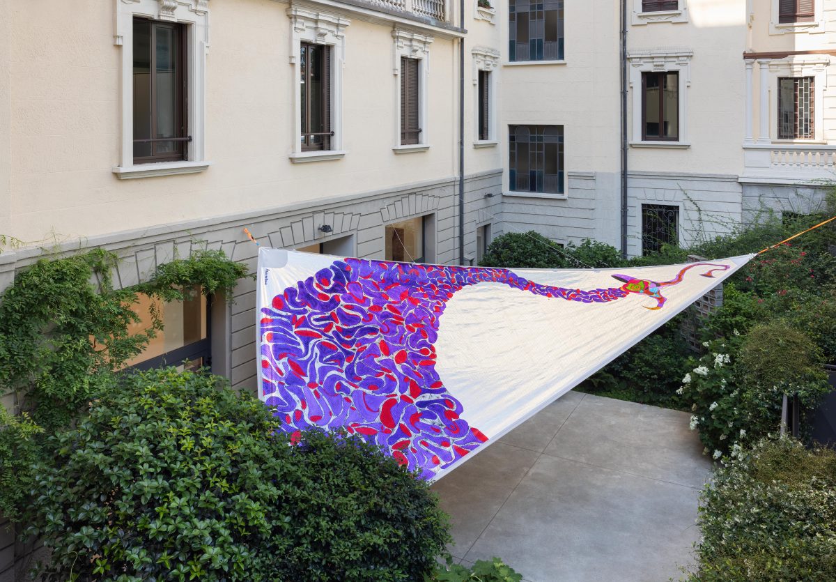 <i>AdE_Vela_Rapido,</i> 2024</br>
mylar, acrylics, marker, isothermal rescue blankets</br>1000 x 500 cm / 393,7 x 196,9 in